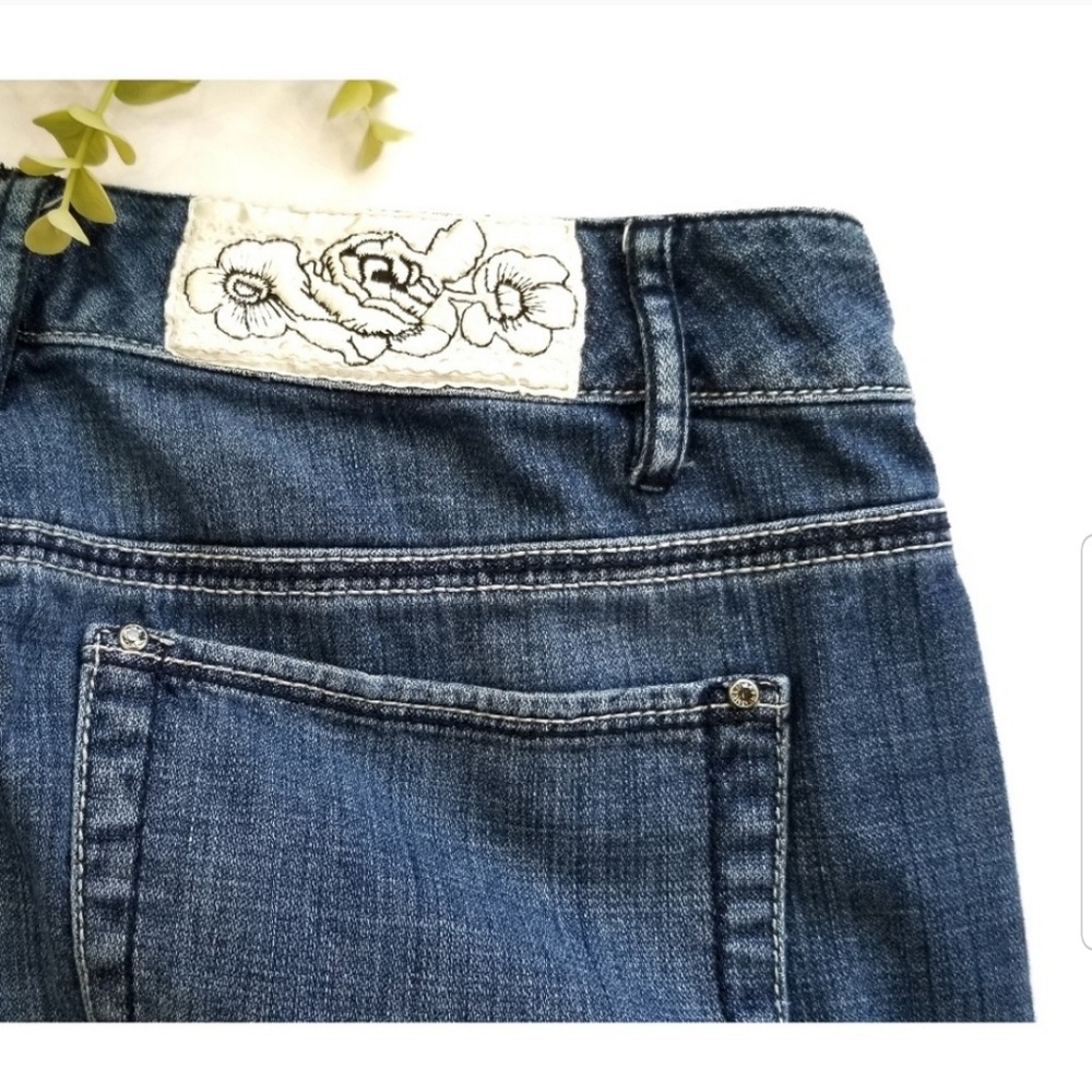 👇WHBM Blanc denim jean skirt white roses. Size 10 EUC - Picture 3 of 5